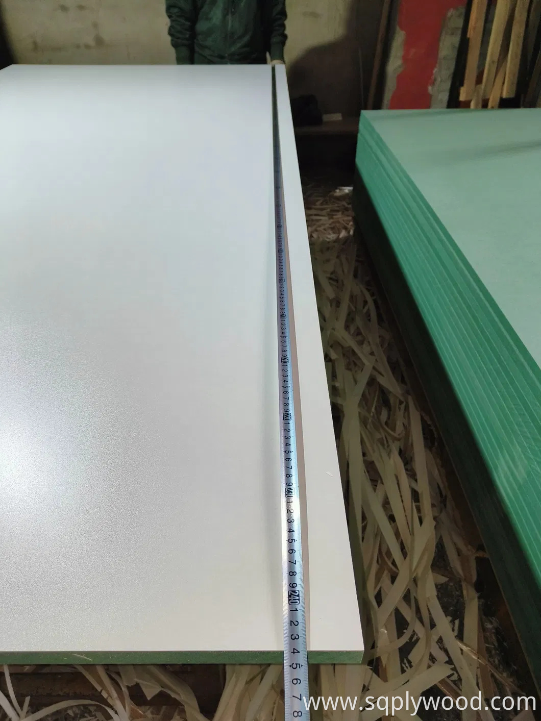 1220*2440mm Cabinet Wood Faced UV Raw Laminated Melamine Slot Slotted Waterproof Moisture Resistant Glossy Fiberboard Plain Melamine MDF